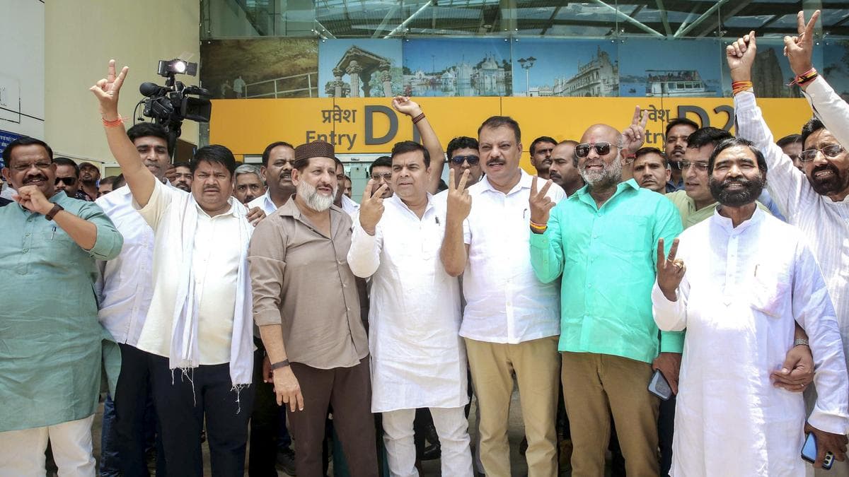 Rajya Sabha polls: Amid fears of cross-voting, Madhya Pradesh Congress MLAs leave for Bengaluru
