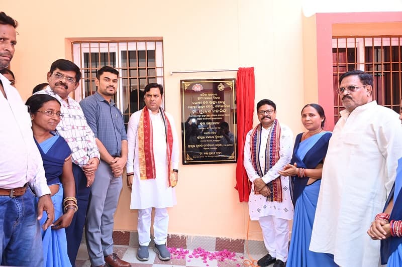 Kolabira CHC to be named after Cintamahani: Kolabira Hospital building dedicated by Health Minister