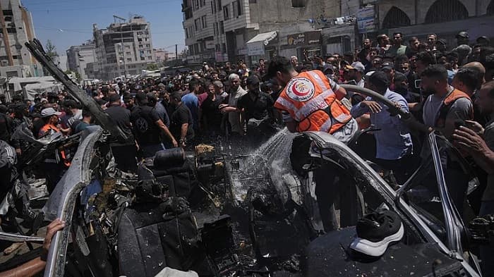 At least six killed as Israeli airstrikes Gaza despite ceasefire
