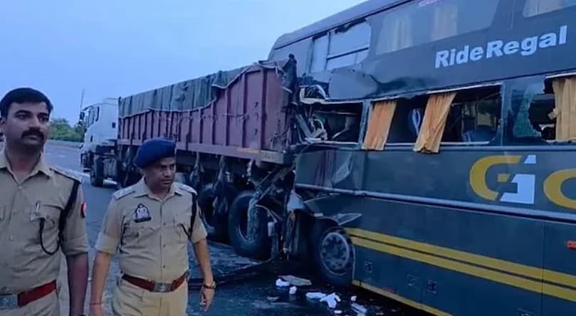 Container Roadways bus hits passengers in UP's Ita, 5 dead