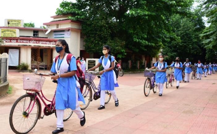 Monsoon Fury: Schools Closed Across Six Odisha Districts as Heavy Rain Batters Western Region