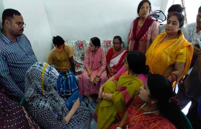 Agnimitra and Locket meet the family of the minor girl in Baruipur.
