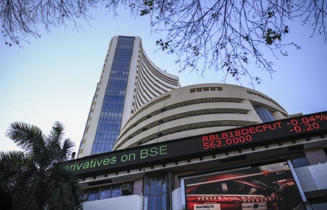 The country's stock market saw a slight initial rise on Thursday.