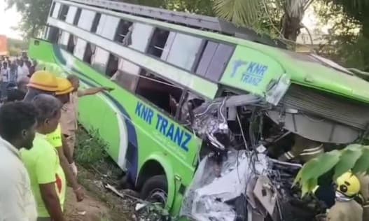 Head-on collision between private and government bus in Madurai, five passengers dead, four injured