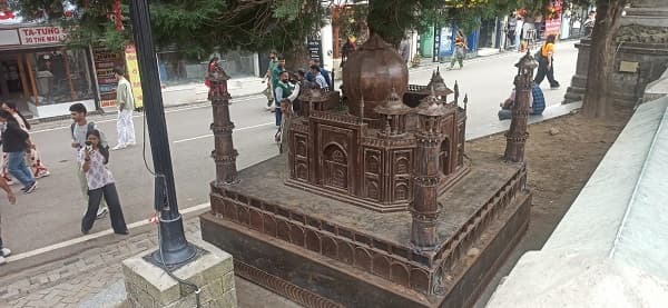 शिमला : मॉल रोड-रिज पर दिखने लगे दुनिया के अजूबे, स्क्रैप से बनी कलाकृतियां बनीं नया आकर्षण