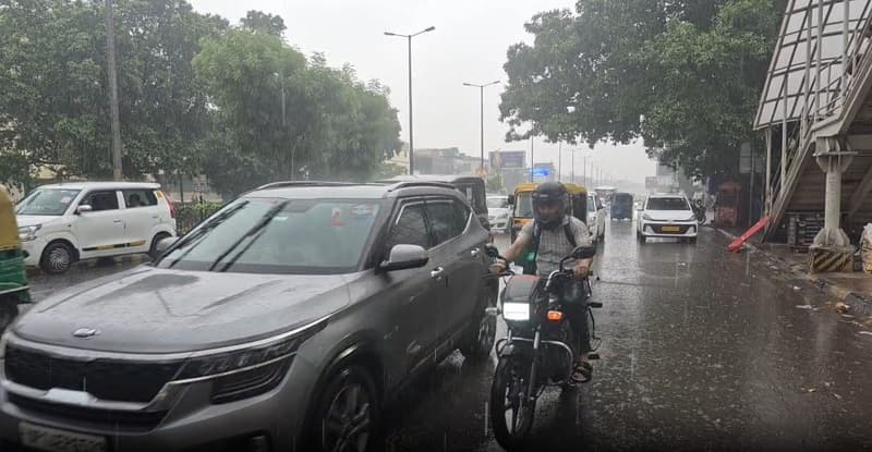 Fresh spell of rain brings down heat in Delhi; IMD issues yellow alert