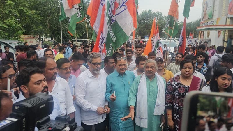 Congress has taken action against the repression of male and female students and the strong protest of Rahul Gandhi and Priyanka Gandhi, by making effigies of Prime Minister Narendra Modi, Home Minister Amit Shah and Education Minister Dharmendra Pradhan.