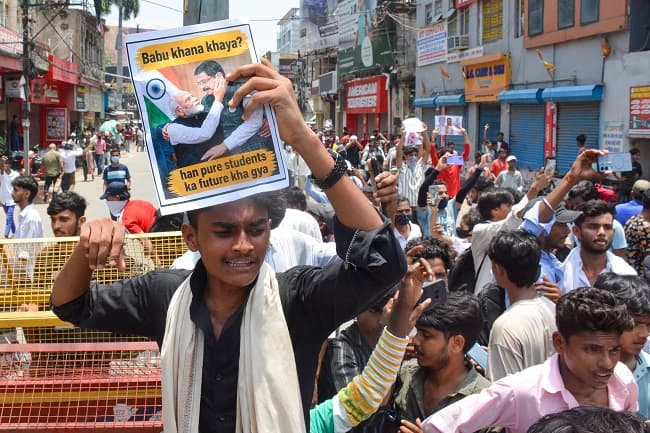 Clashes erupt during Bihar Bandh in Siwan; police, students trade allegations
