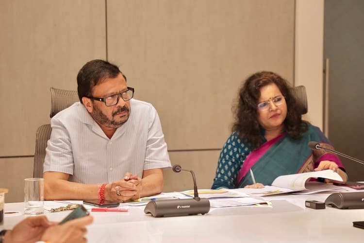Odisha Minister reviews flood situation, orders evacuation from low-lying areas