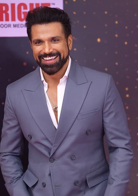 Rithvik Dhanjani cherishes friendship, shares heartfelt note on holding on to special bonds