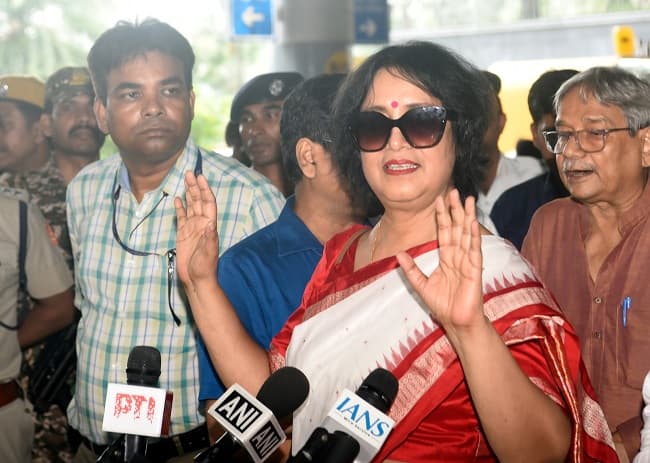 Taslima Nasrin returns to Kolkata after being forced to leave 19 years ago
