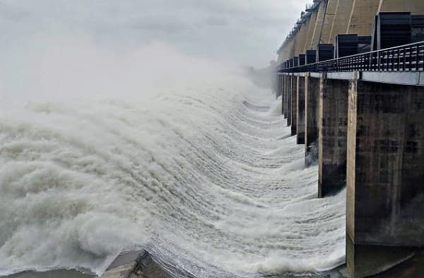 Flood water discharge continues from Hirakud reservoir through 22 sluice gates