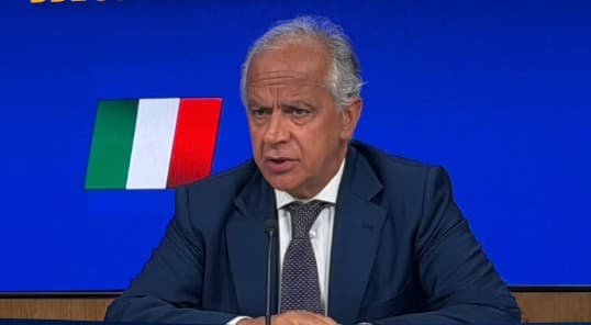 Italy closes maritime and air borders with Spain
