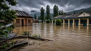 Flood situation in Shopian due to heavy rain, many houses and schools submerged, highway closed due to cloudburst in Kishtwar
