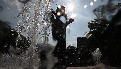 Record heat wave continues to grapple South Korea