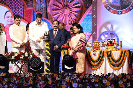 Odisha Guv urges weekly handloom use to support weavers