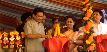 Delhi CM Rekha Gupta welcomes Kanwariyas at Apsara border, reviews arrangements for Kanwar Yatra