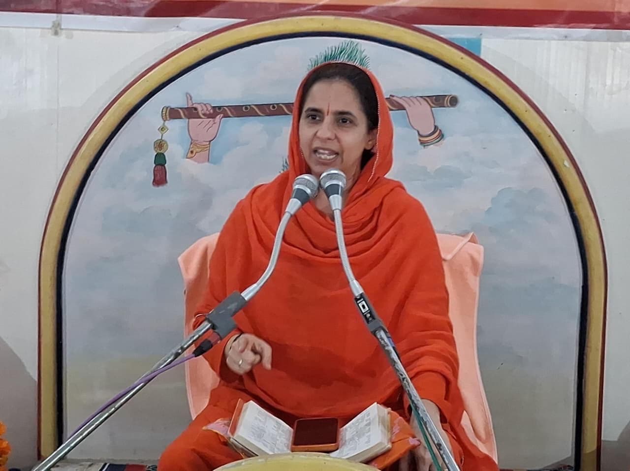 Vedic consciousness awakened by Yajurveda mantras; the sixth day of the nectar-like discourse filled with wisdom.