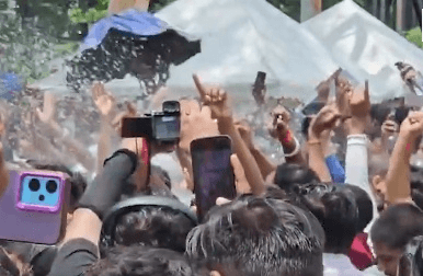 JPSC stir: Protesters breach barricades, break into dance over use of water cannons