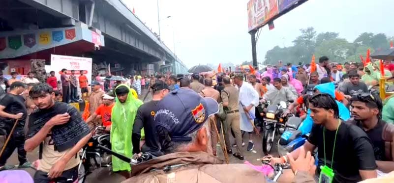 भारी बारिश के बीच पुलिस की कड़ी चाैकसी, एसएसपी ने स्वयं संभाला माेर्चा