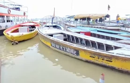 Youth from Bihar drowns in the Ganges in Varanasi; divers recover the body.