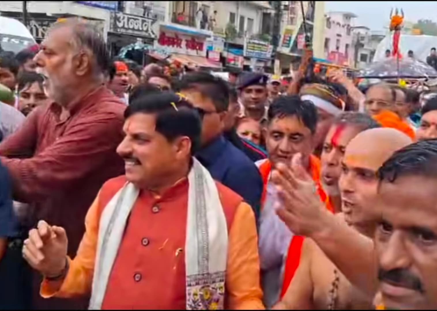 Jabalpur: Massive turnout at Sanskar Kanwar Yatra; Chief Minister also participates.