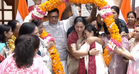 Women get emotional after meeting Delhi CM, bicycles distributed under Vidya Vahini scheme