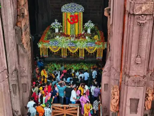 Madhya Pradesh immersed in devotion to Lord Shiva on the second Monday of Sawan; a massive surge of faith witnessed amidst the rain.