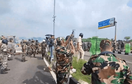 Tear gas fired on students as protesters close in on Jharkhand Assembly premises