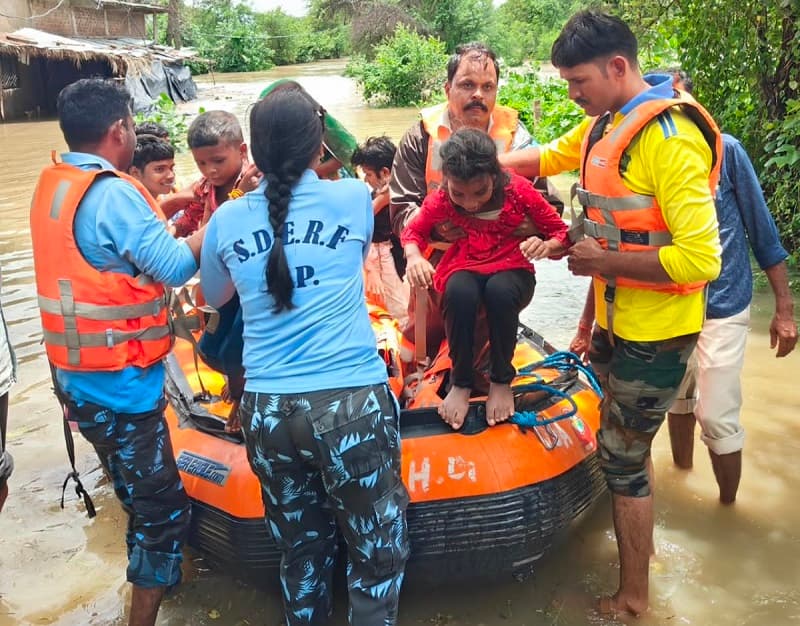 Situation worsens in MP due to heavy rains and floods; rescue teams save 98 lives.