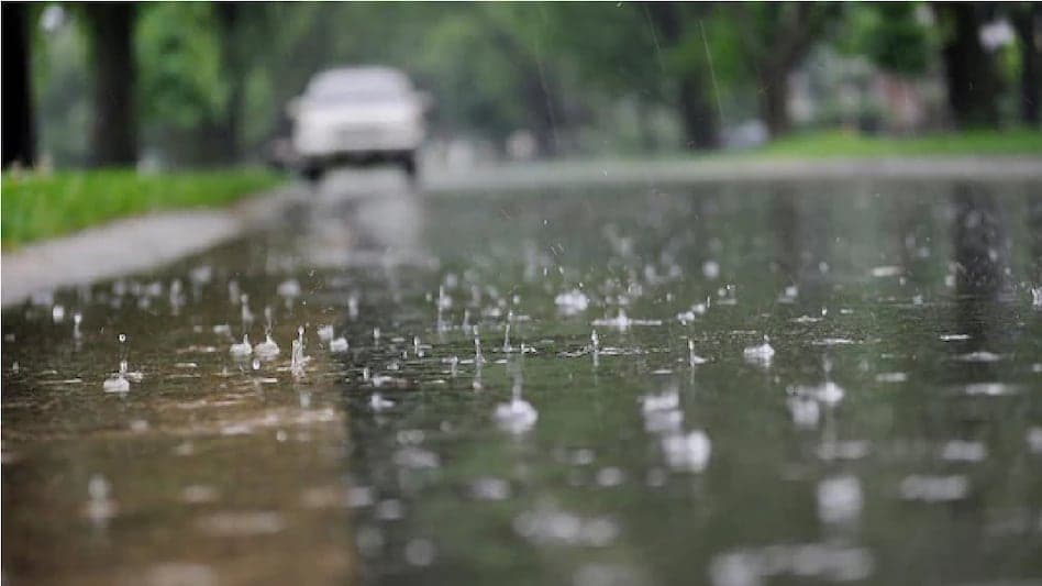 Rain intensifies in Bengal today; heavy rainfall and thunderstorm warnings issued for several districts.