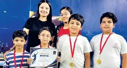 Kavita and Soham emerged victorious in the women's and men's categories, respectively, at the inter-district badminton tournament.