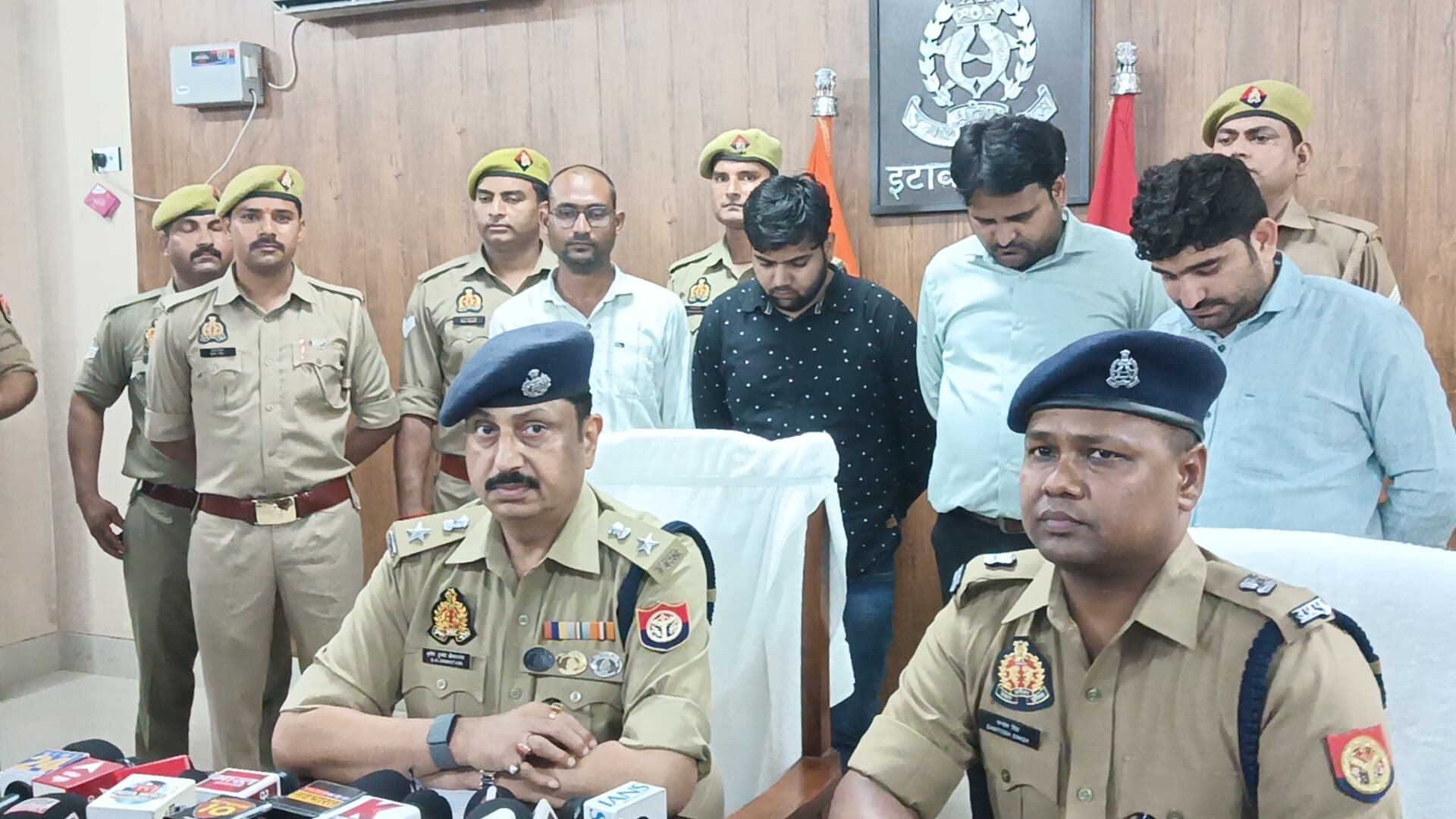 इटावा पुलिस ने चार अंतरराज्यीय साइबर ठगों को किया गिरफ्तार, कई राज्यों में कर चुके हैं करोड़ों की ठगी