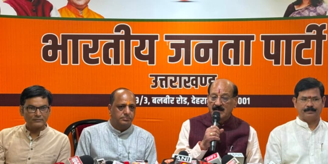 BJP attacks Rahul Gandhi, says he is playing double standards on student issues.