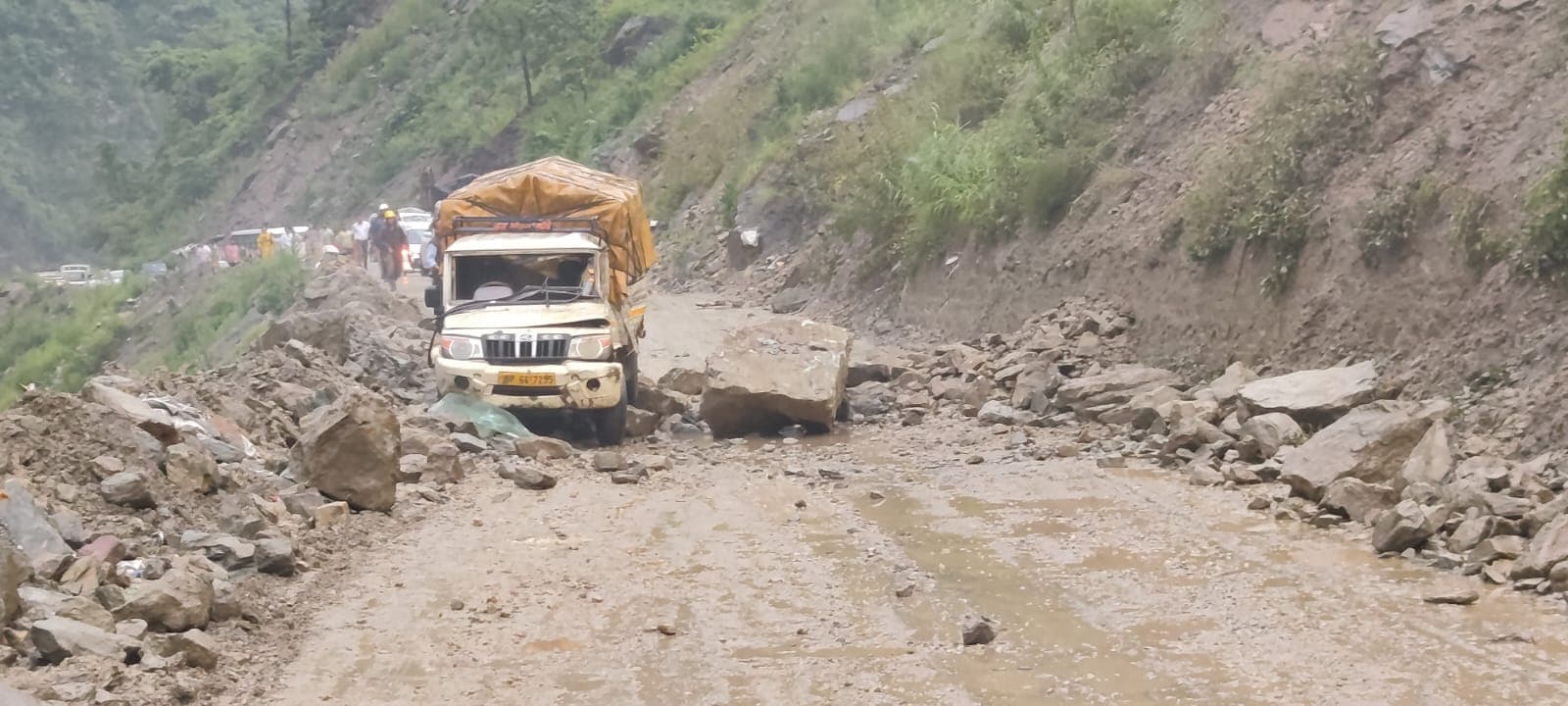 Land Slid Nh 21 Zhalogi Trafic