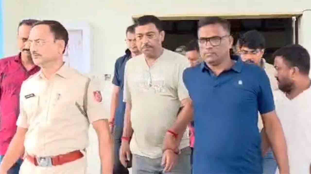 Wb Naihati Ex Tmc Mla Sanat Dey Public Outcry