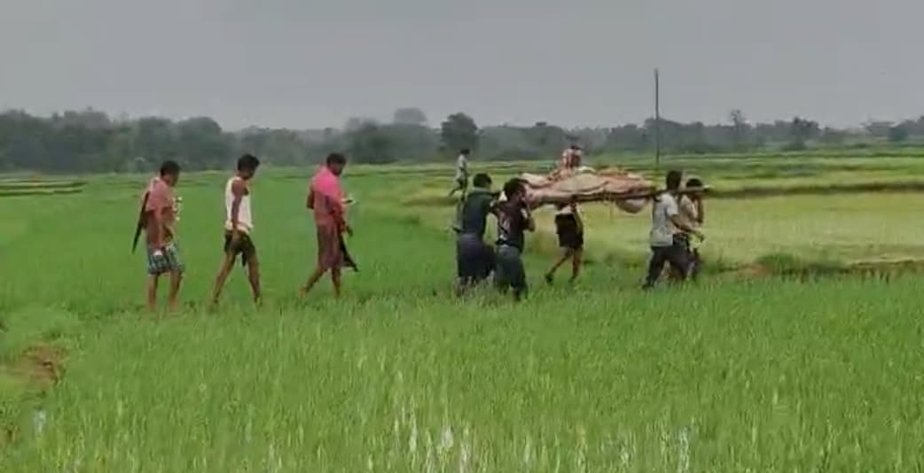 Villagers decide to pollute the roads while searching for dead bodies