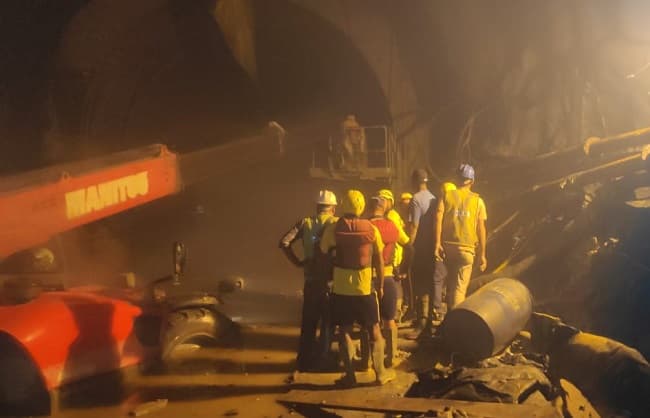 Pipalkoti tunnel accident- 7 workers dead, 14 injured, two trapped, rescue work underway