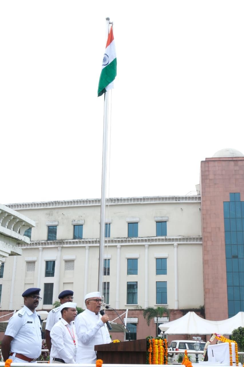 Jh Speaker Hoisted Tricolour
