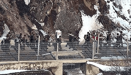 South Korean military fires warning shots after North Korean troops briefly cross MDL