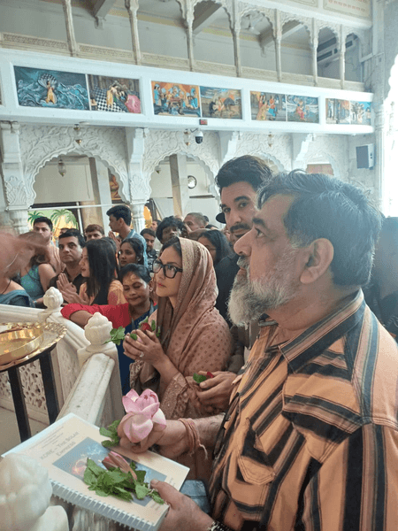 Sunny Leone offers prayers at ISKCON temple with husband Daniel Weber