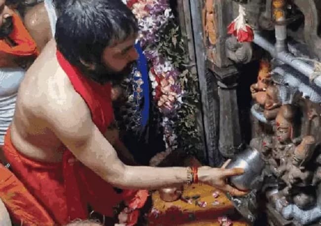 Mp Ujjain Nag Panchami Midnight Nagchandreshwar Te