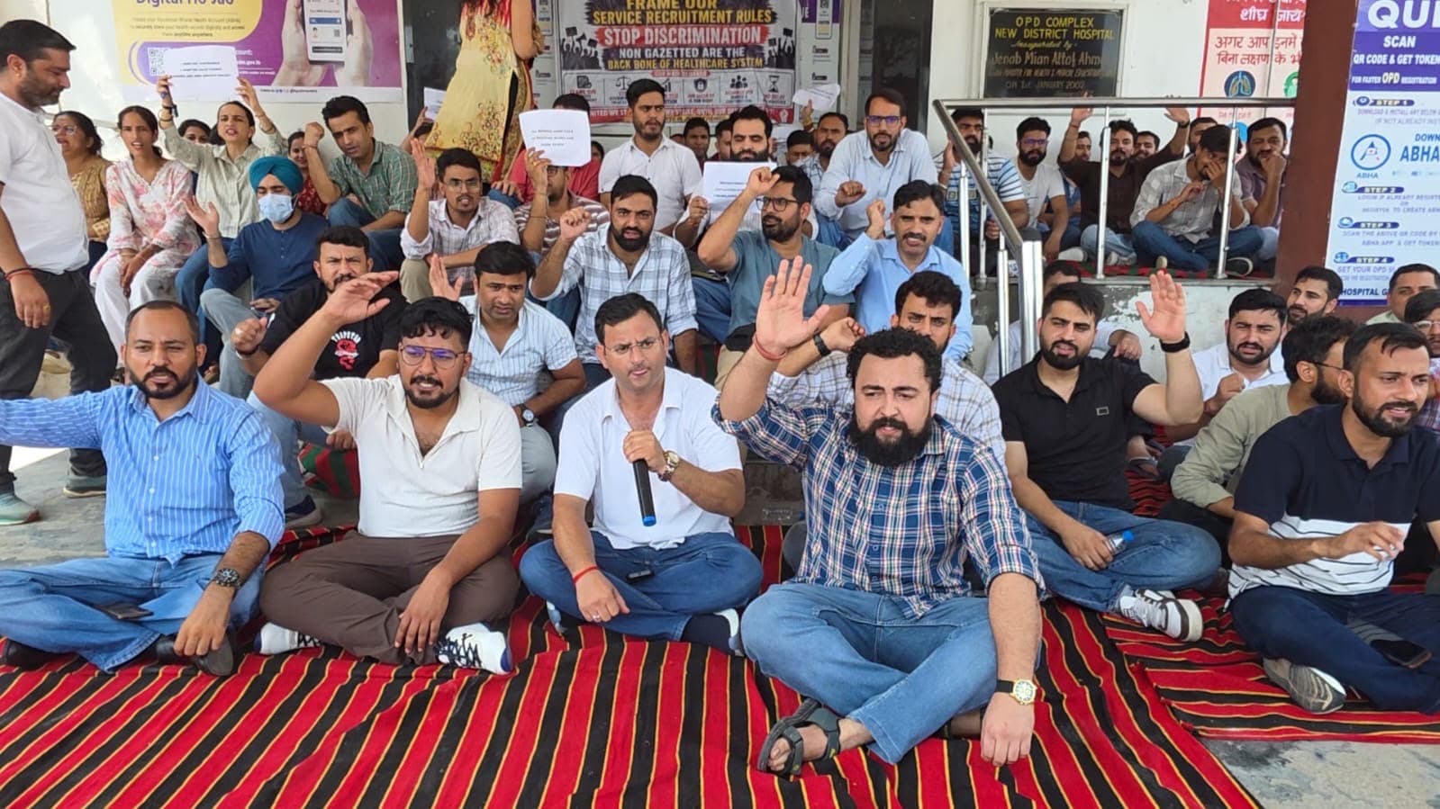 Non Gazetted Employees At Gmc