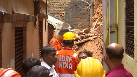 Old building in Kolkata collapses; one woman killed, 19 still trapped inside