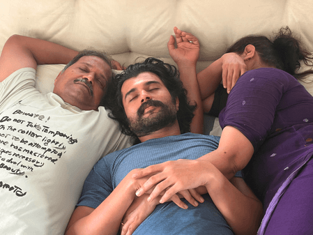 Vijay Deverakonda spends the day chilling with parents as shoot gets cancelled due to rain