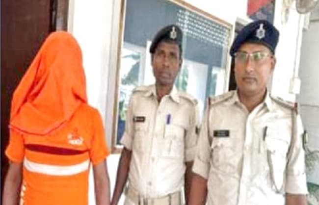 One arrested for selling illegal weapons behind hotel door