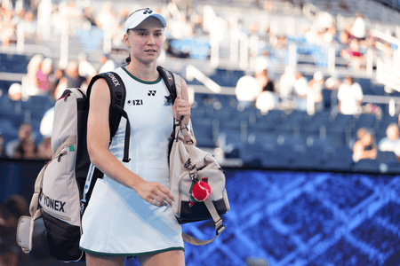 Rybakina retires with ankle injury as Swiatek reaches Cincinnati SF