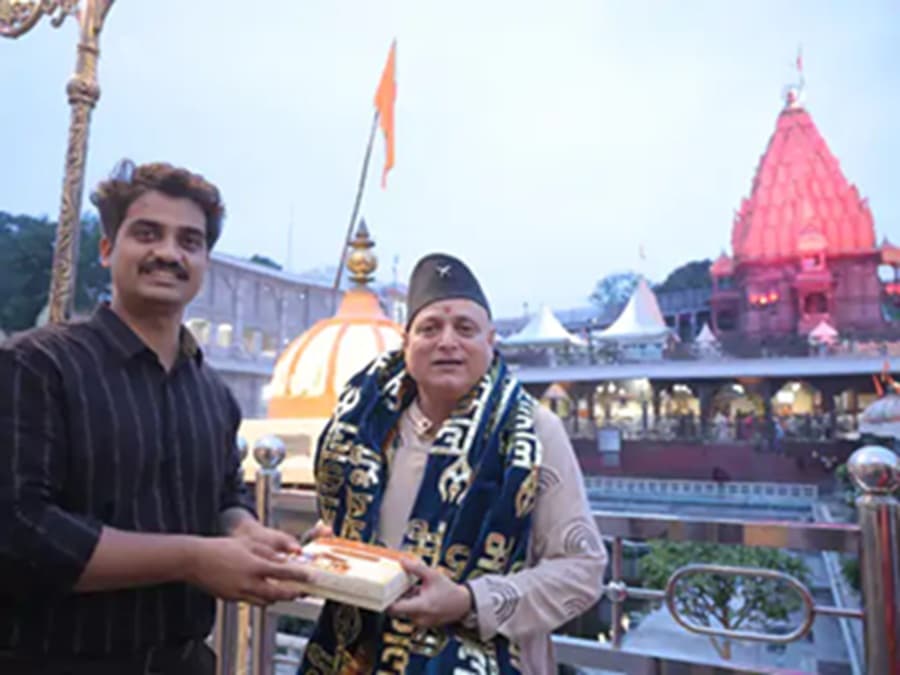Actor Manoj Joshi Visited Mahakal Temple Ujjain Mp