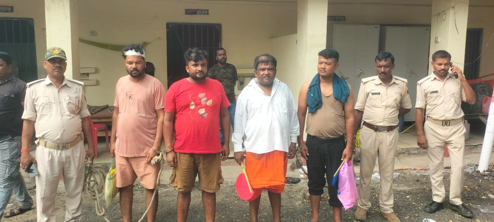 Four Arrest With Fake Currency And Three Bikes At