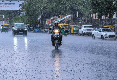 MP: Rewa battles rain fury, Dy CM reviews relief camps